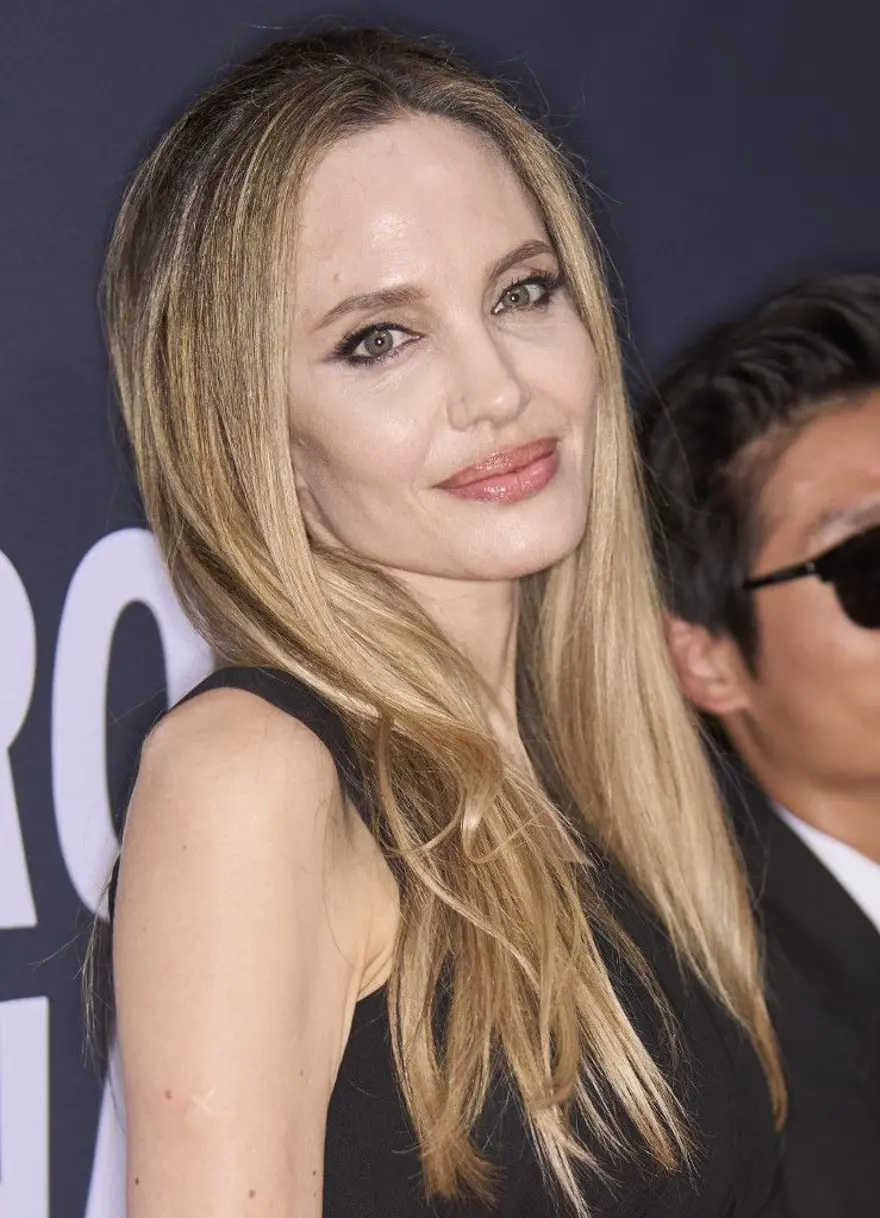 Angelina Jolie kalbini ünlü rap şarkıcısına kaptırdı Angelina Jolie kalbini ünlü rap şarkıcısına kaptırdı