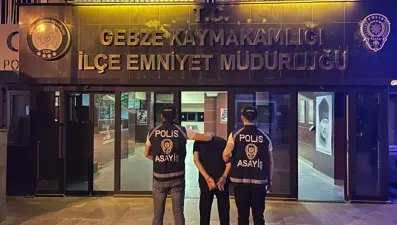 Otobüsta yanına oturduğu kadını taciz etti