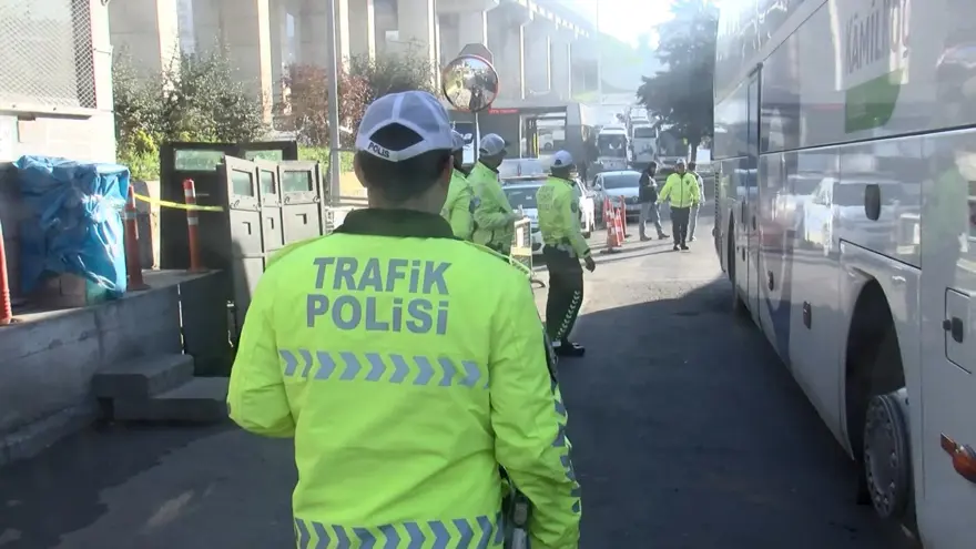 İstanbul’da otobüslere kış lastiği denetimi İstanbul’da otobüslere kış lastiği denetimi