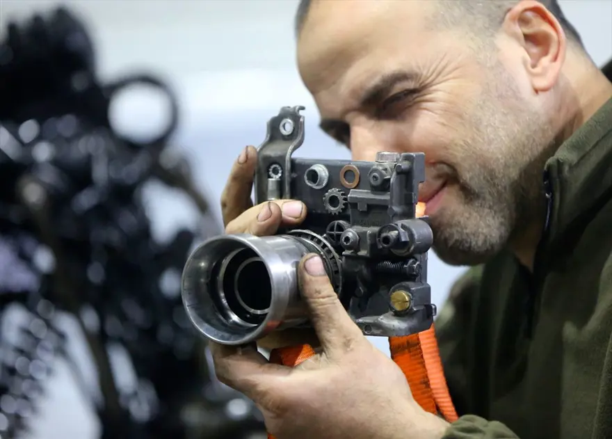 Atık araç malzemeleri motor ustasının elinde sanat eserine dönüşüyor 10