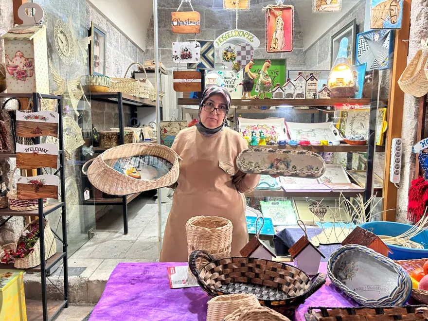 450 yıllık külliyede aile ekonomisine katkı sağlıyorlar: 60 dükkanı da kadınlar işletiyor 2
