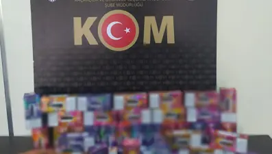 Taşıdığı koliden 100 paket kaçak sigara çıktı