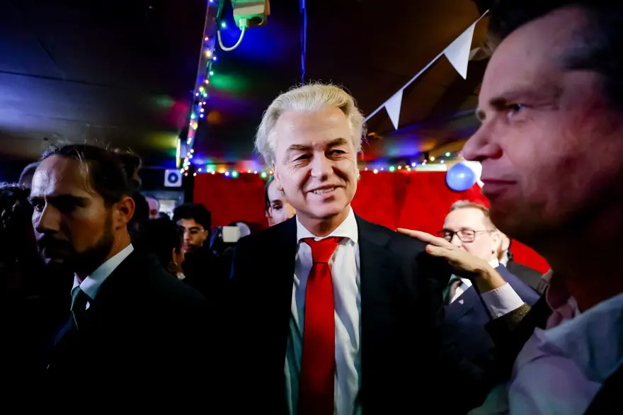 Hollanda'da yabancı düşmanı Wilders kazandı 