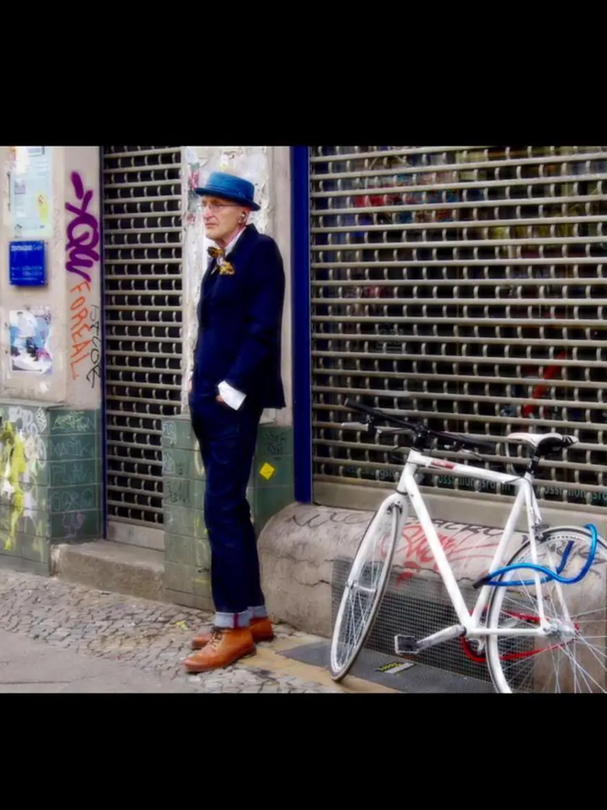 Tarzıyla gençlere taş çıkartıyor 1