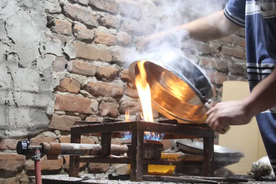 Anadolu'nun kaybolmaya yüz tutan mesleği: Yeniden çırak yetişmiyor Anadolu'nun kaybolmaya yüz tutan mesleği: Yeniden çırak yetişmiyor