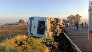 İşçilerini taşıyan midibüs devrildi: 23 kişi yaralandı