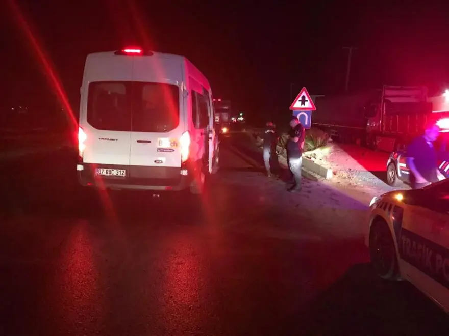 Antalya’datur minibüsü kaza yaptı: 6 İngiliz yaralandı 2