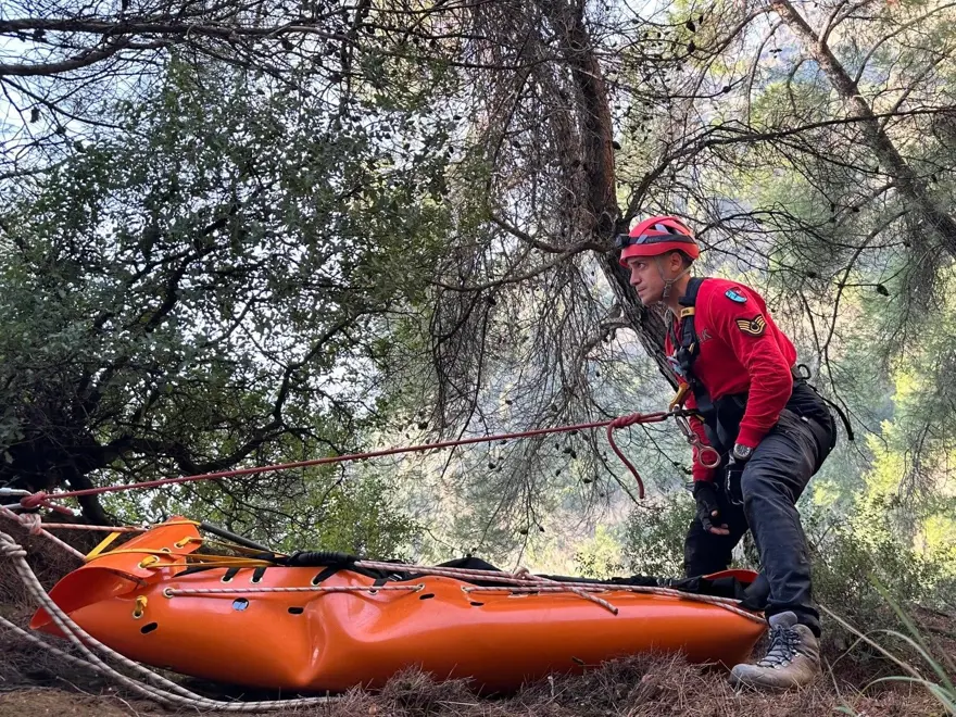 Kayıp olarak aranan adamın cesedi uçurumda bulundu 3
