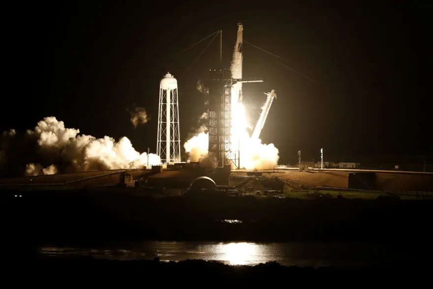 SpaceX ve NASA'dan uzaya ilk "operasyonel" mürettebatlı uçuş 1