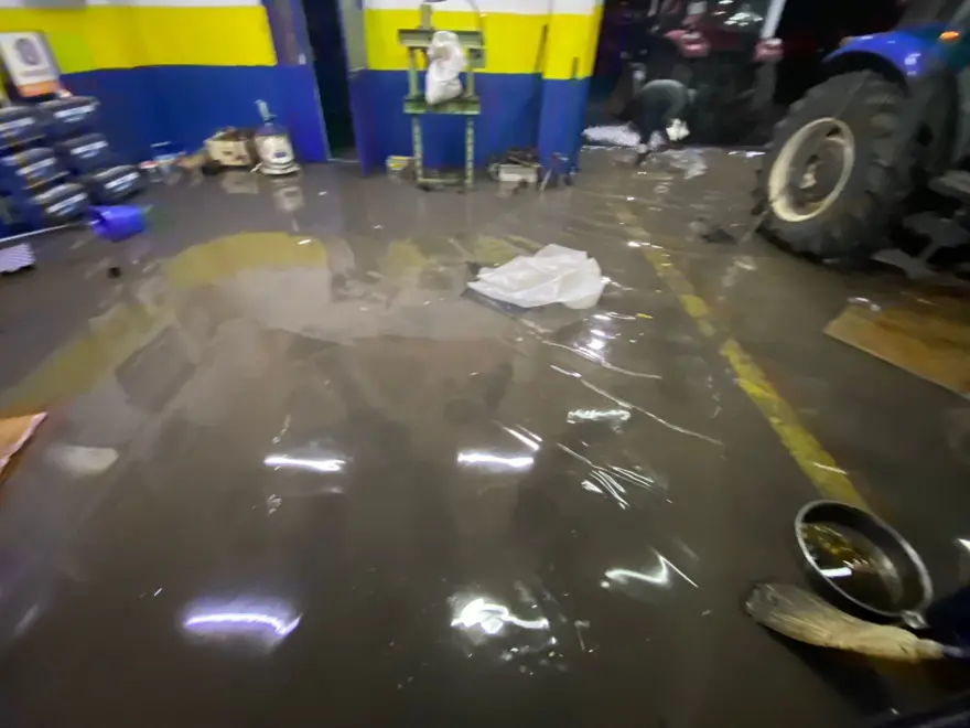 Ardahan'da şiddetli yağış! İş yerleri su altında kaldı Ardahan'da şiddetli yağış! İş yerleri su altında kaldı