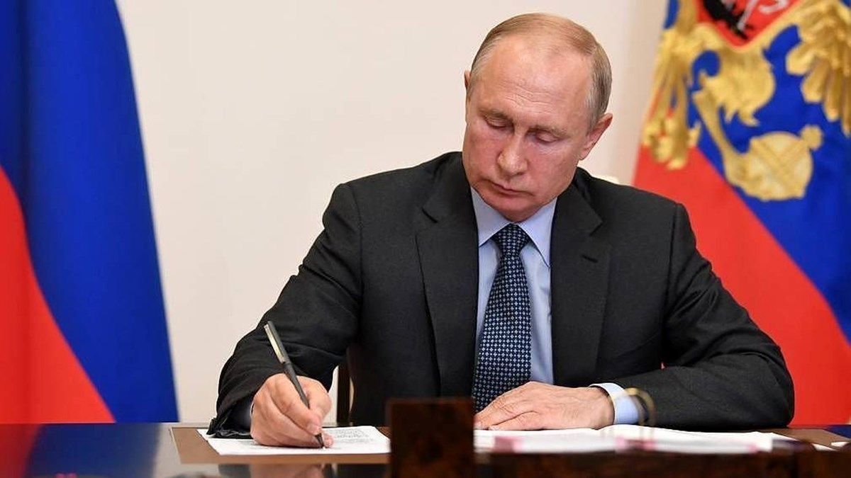 Putin, eşcinselliği "yıkıcı değerler sistemi" içine alan kararname imzaladı