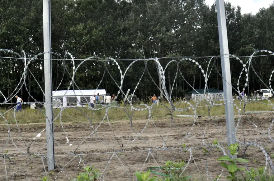 Macaristan-Sırbistan sınırına tel örgü 13 Macaristan-Sırbistan sınırına tel örgü 13