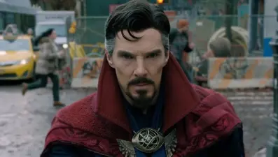 Doktor Strange Çoklu Evren Çılgınlığında bilet satışının düşmesine rağmen gişede yine lider (13-15 Mayıs 2022 ABD gişe rakamları)