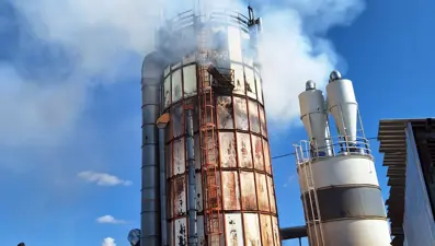 Oyuncu Necati Şaşmaz'ın fabrikasında patlama ve yangın