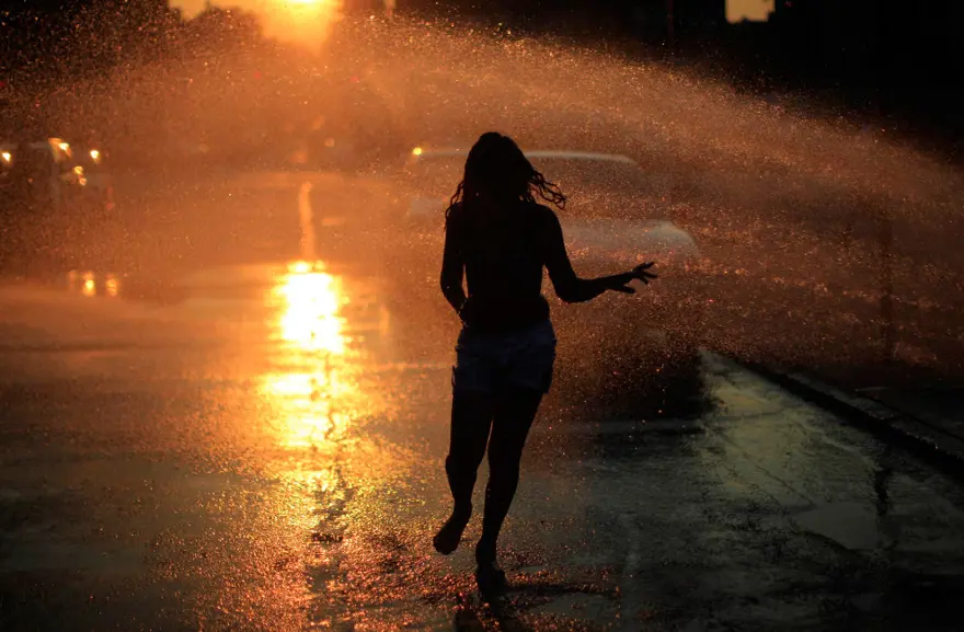 Sıcakta böyle serinliyorlar Sıcakta böyle serinliyorlar