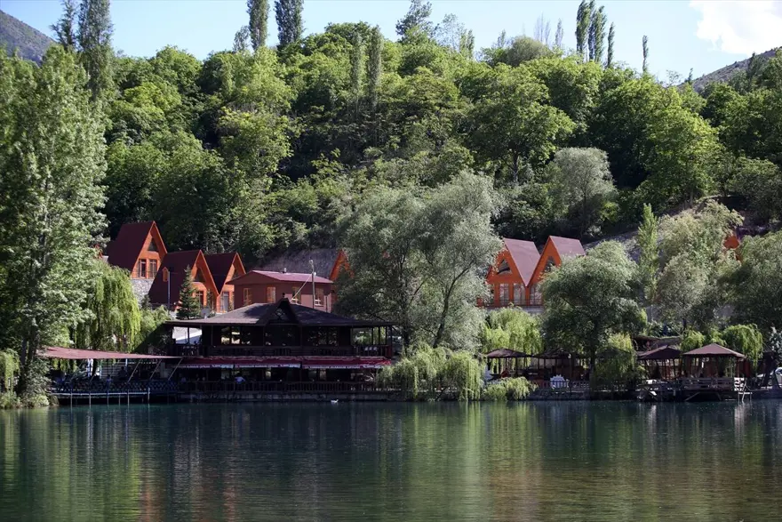 'Türkiye'nin 11. sakin kenti' Uzundere doğal güzellikleriyle salgından bunalanlara adeta nefes aldırıyor 3