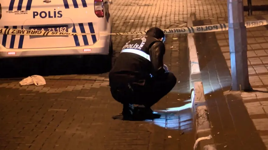 İstanbul’da saldırı: Kaldırımda yürüyenlereateş açıldı 2