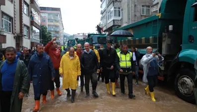 Arhavi'de iki mahalleyi su bastı