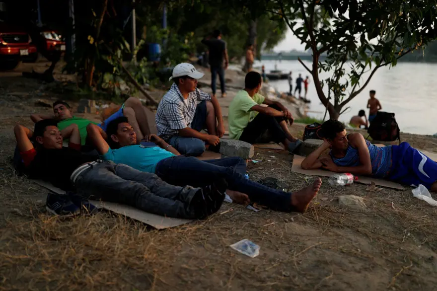 ABD yolundaki göçmenler Meksika'nın çalışma izni teklifini reddetti 15