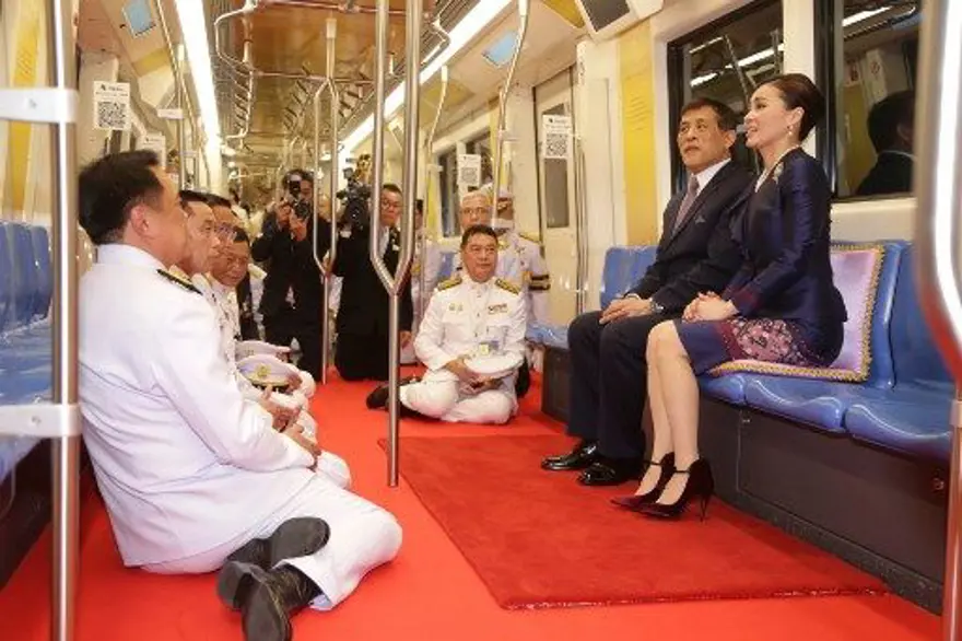 Tayland Kralı Maha Vajiralongkorn metro açılışında kırmızı halı serdirdi 2