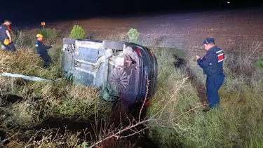 Şarampole devrilen otomobildeki 5 kişi yaralandı