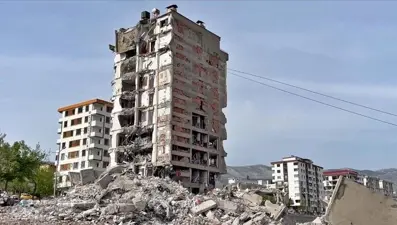 Ebrar Sitesi Güvenç Apartmanı'na ilişkin 16 belediye personeline dava