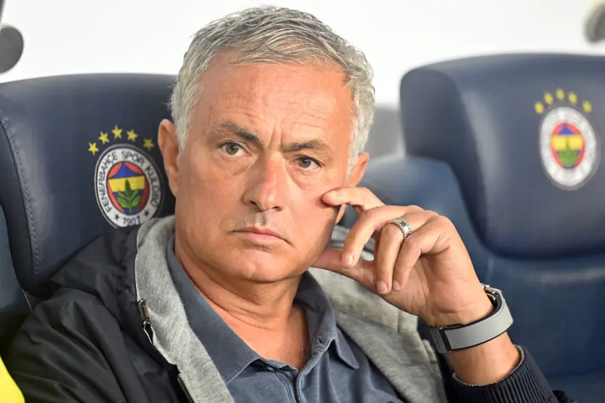 Fenerbahçe Galatasaray derbisi dünya basınında! "Osimhen, Mourinho'yu nakavt etti" 3