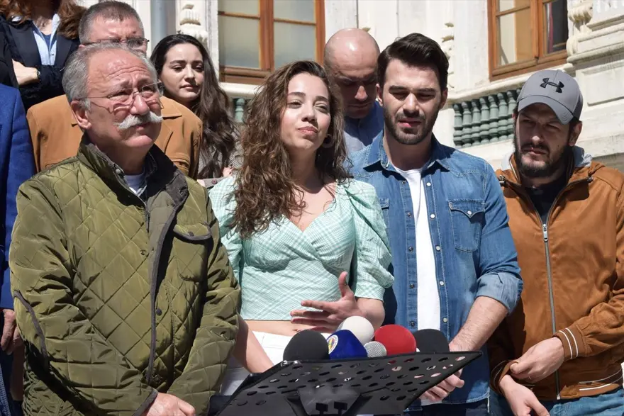 Yeni ve eski Hababam Sınıfı oyuncuları bir arada 1
