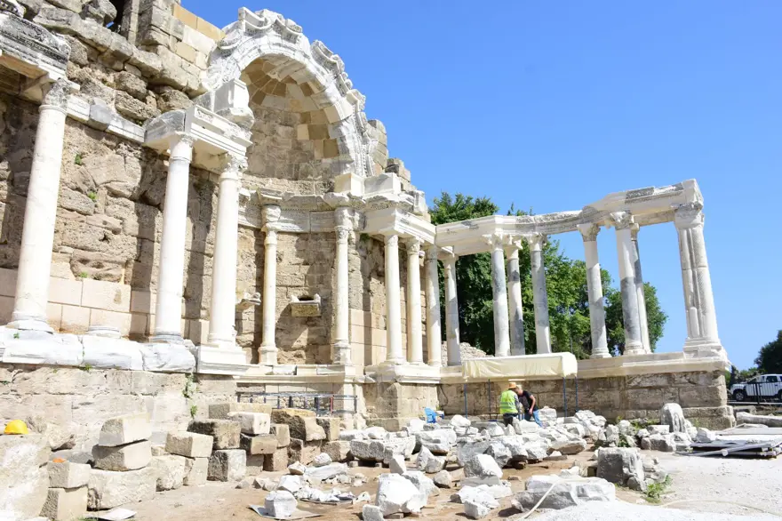 Side'de Kalliope'nin betimlendiği mozaik zemin gün yüzüne çıkarıldı 5