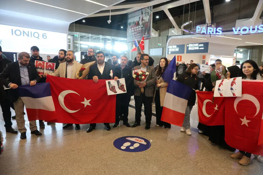 FRANSIZ EKİBE SÜRPRİZ KARŞILAMA 7 FRANSIZ EKİBE SÜRPRİZ KARŞILAMA 7