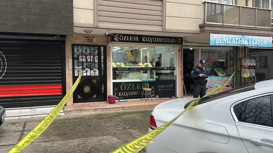 Bursa'da kar maskeli silahlı soygun: 1 dakika içinde 3,5 milyon liralık kuyumcu vurgunu 