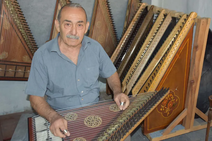 Türkiye'de sadece 3-4 kişi bu işi yapıyor: "20 yıl önce istifa edip başladım, çırak bulamıyoruz" 4 Türkiye'de sadece 3-4 kişi bu işi yapıyor: "20 yıl önce istifa edip başladım, çırak bulamıyoruz" 4