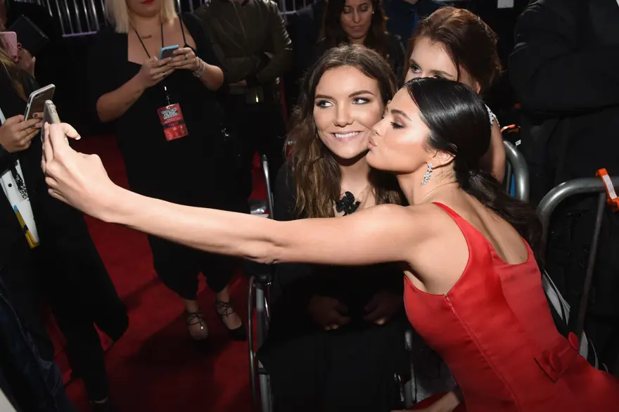 Selena Gomez'den Lupus için bağış 3