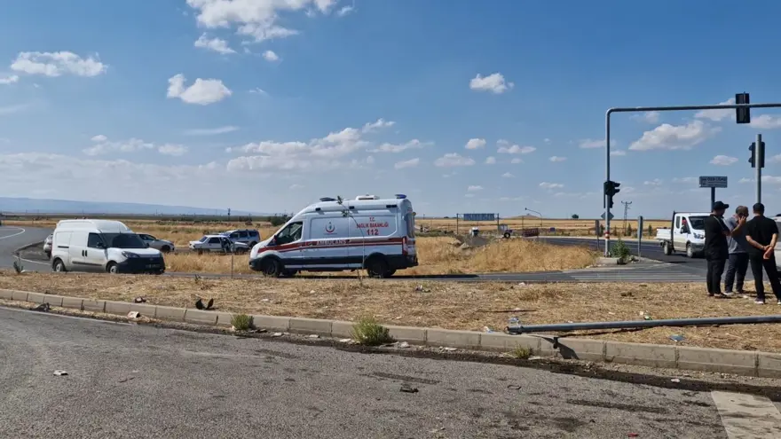 Tanker ile otomobil çarpıştı: 2'si ağır 4 yaralı 4