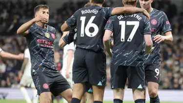 Manchester City, Tottenham'ı devirdi: Son haftaya lider girdi