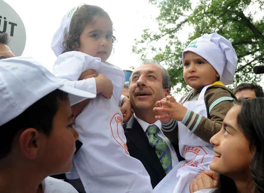 Bakan Eker süt içti 3