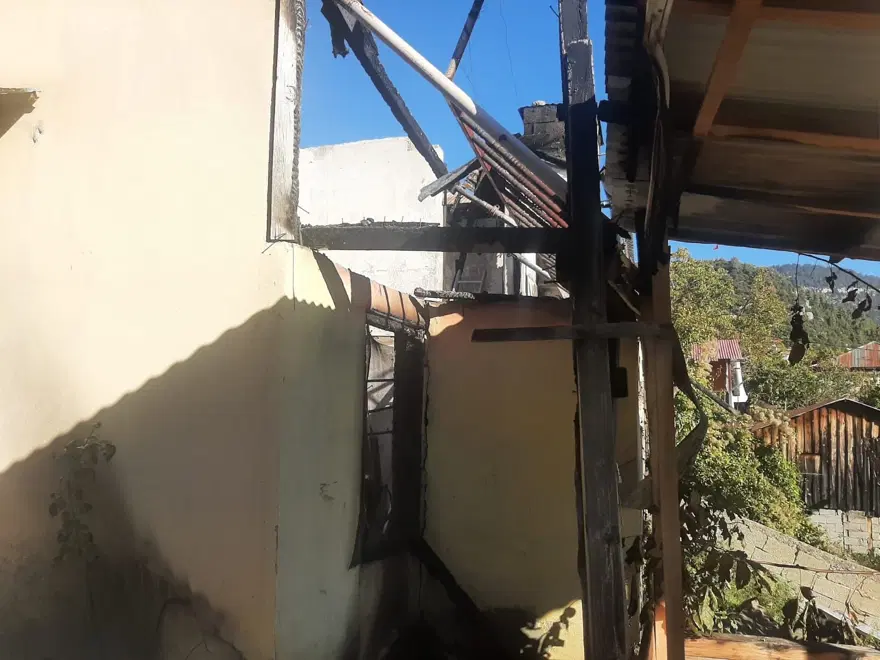 Mersin'de yangın faciası: 2 ölü, 4 yaralı 1 Mersin'de yangın faciası: 2 ölü, 4 yaralı 1