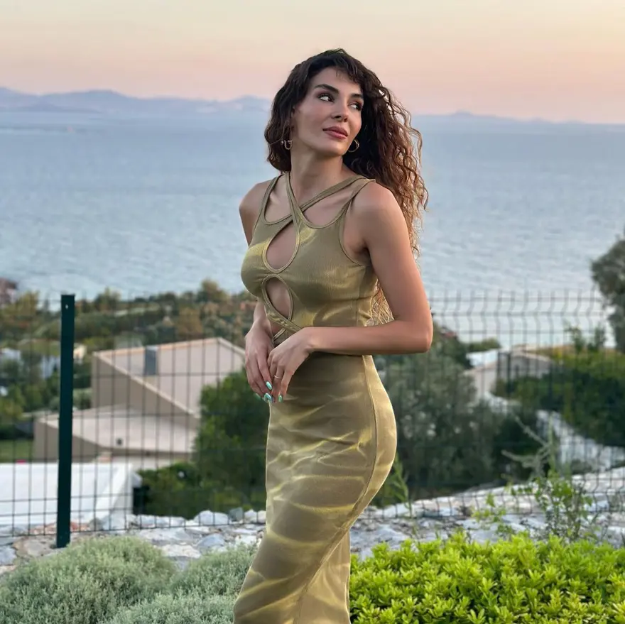 Eşi Cedi Osman ile Yunanistan'a taşındı: İşte Ebru Şahin'in yeni evinin manzarası 8