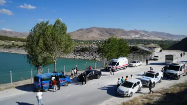 Serinlemek için girdiği gölette kayboldu