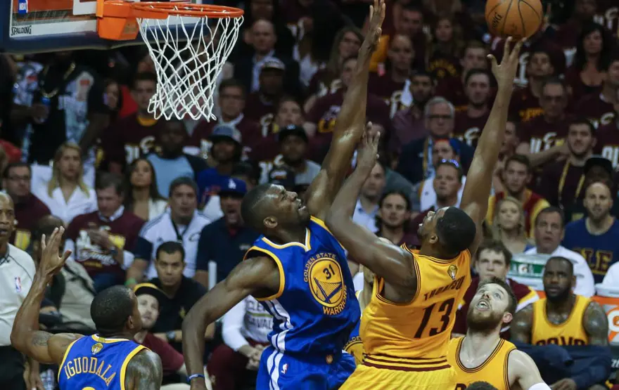 Cavaliers öne geçti , LeBron rekor kırdı 12