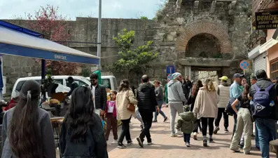 1 günde 20 bin araç gelince ilçeye girişler kapatıldı!