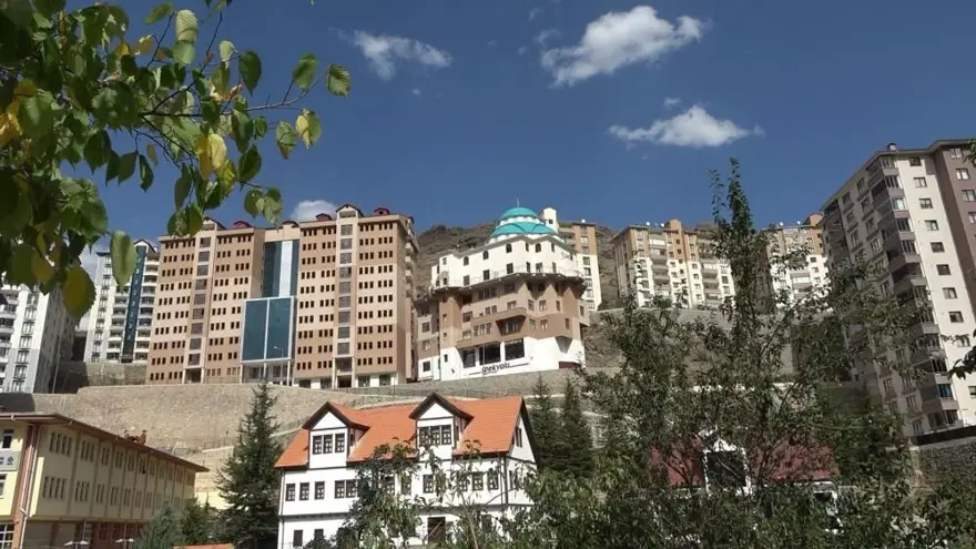 6 katlı apartman cami: Yer sıkıntısına ilginç çözüm! 4