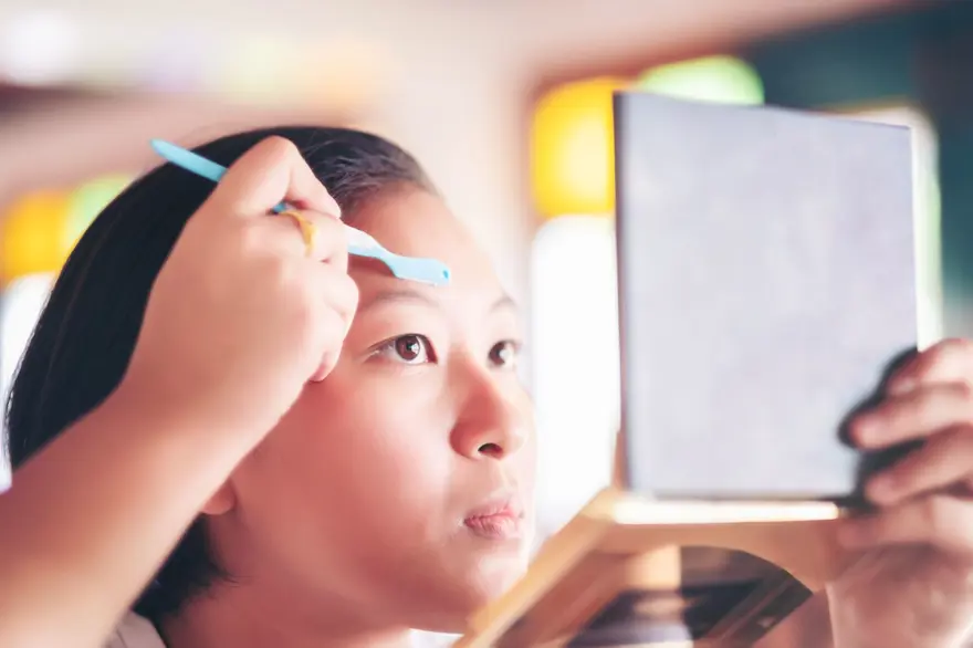 Yüz tüylerini usturayla almak sakıncalı mı? Marilyn Monroe ve Elizabeth Taylor'ın da favori yöntemiydi 1