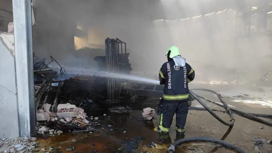 Denizli Emniyet Müdürlüğü'nün lojistik deposunda yangın 6