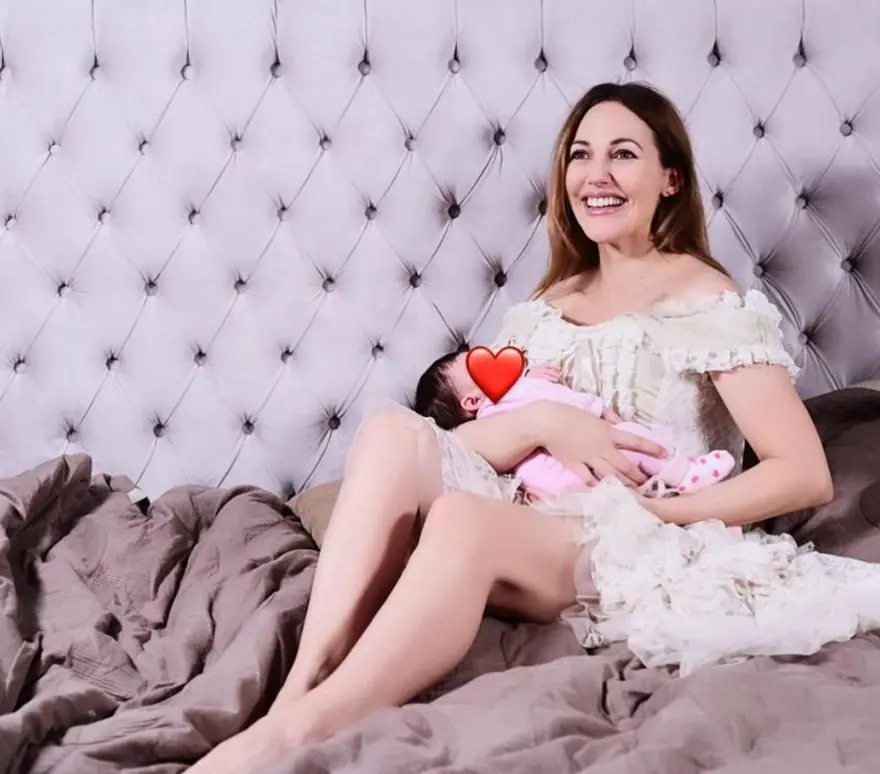 Doğum yapan Meryem Uzerli'den kızlarıyla fotoğraflar 2 Doğum yapan Meryem Uzerli'den kızlarıyla fotoğraflar 2