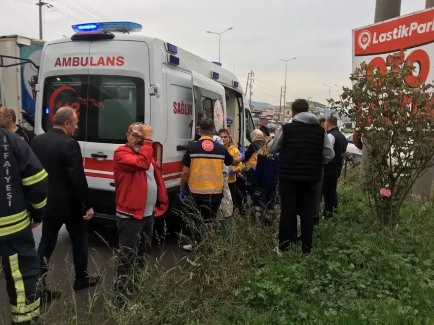 D-100’deTIR, belediye otobüsüne çarptı: 9 yaralı 4