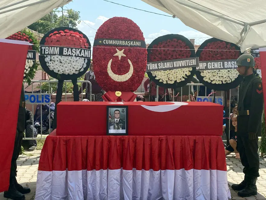 Şehit binbaşıya gözyaşlarıyla veda 1
