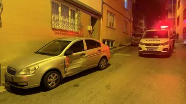 Bursa'da ehliyetsiz sürücü park halindeki 3 otomobile çarptı