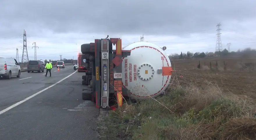 Silivri’de gaz yüklütanker devrildi: İki yaralı 1