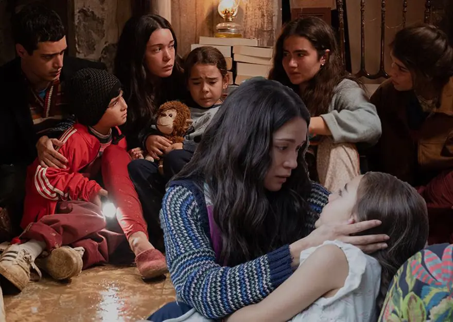 Sahipsizler'de Azize'ye Haşmet sürprizi! "Başına büyük dertler açılacak belli oldu" Sahipsizler'de Azize'ye Haşmet sürprizi! "Başına büyük dertler açılacak belli oldu"